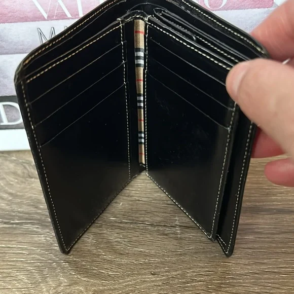 EUC Burberry black leather compact wallet - Picture 4 of 7